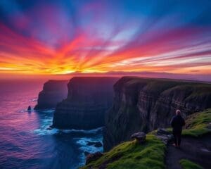Bewonder de zonsondergang boven de kliffen van Moher